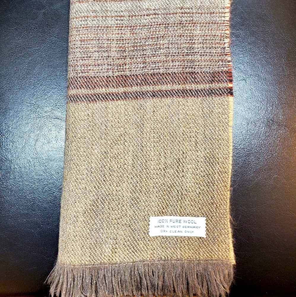 100% Pure Wool Scarf - Picture 2 of 5